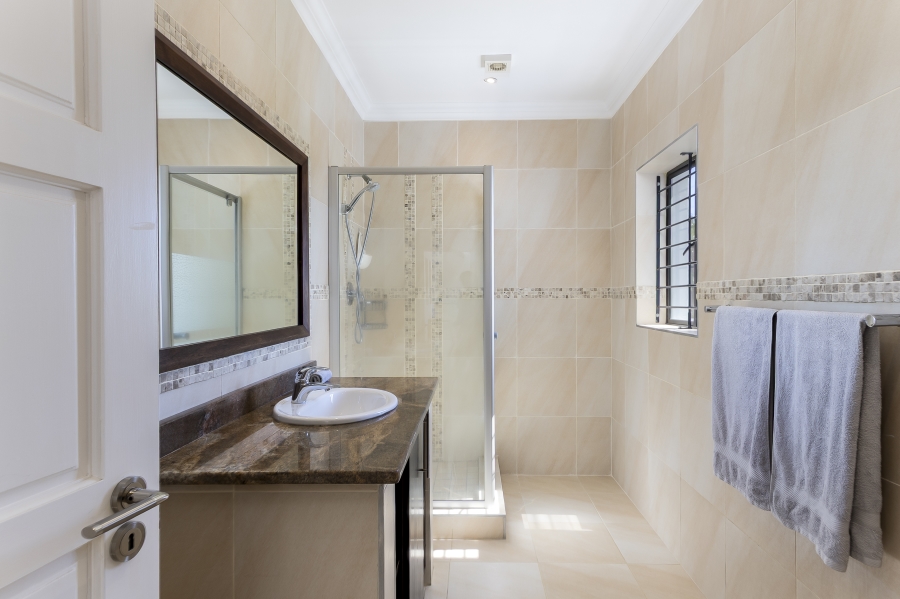 To Let 4 Bedroom Property for Rent in Heldervue Western Cape